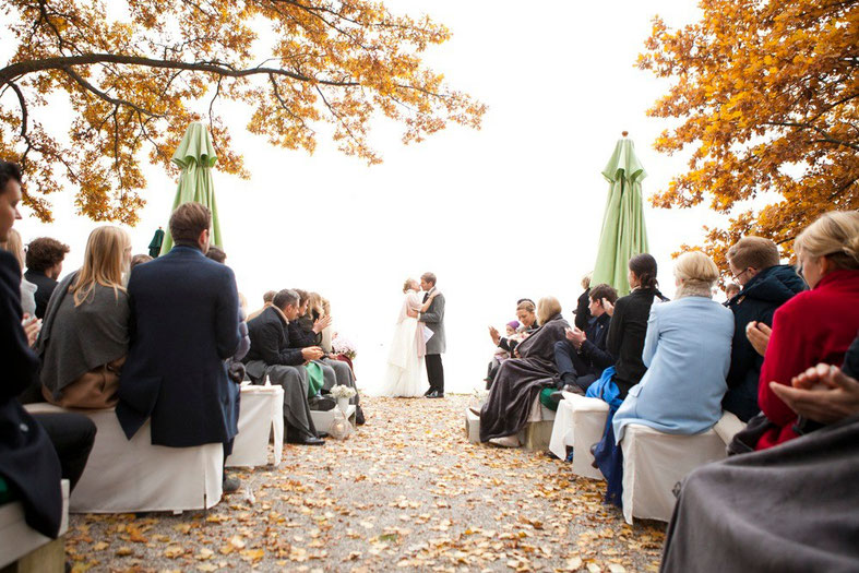Herbsthochzeit am Chiemsee mit Hochzeitsrednern von Strauß & Fliege
