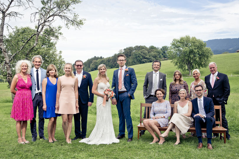 Einbindung von Freunden und Familie in die Hochzeitsplanung - Tipps von Strauß & Fliege