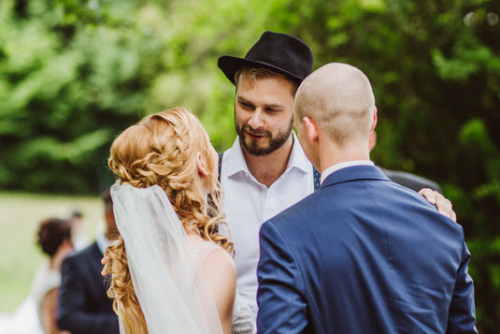 Hochzeit unter freiem Himmel mit Hochzeitsrednerin von Strauß & Fliege