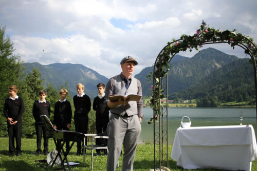 Hochzeit unter freiem Himmel mit Hochzeitsrednerin von Strauß & Fliege