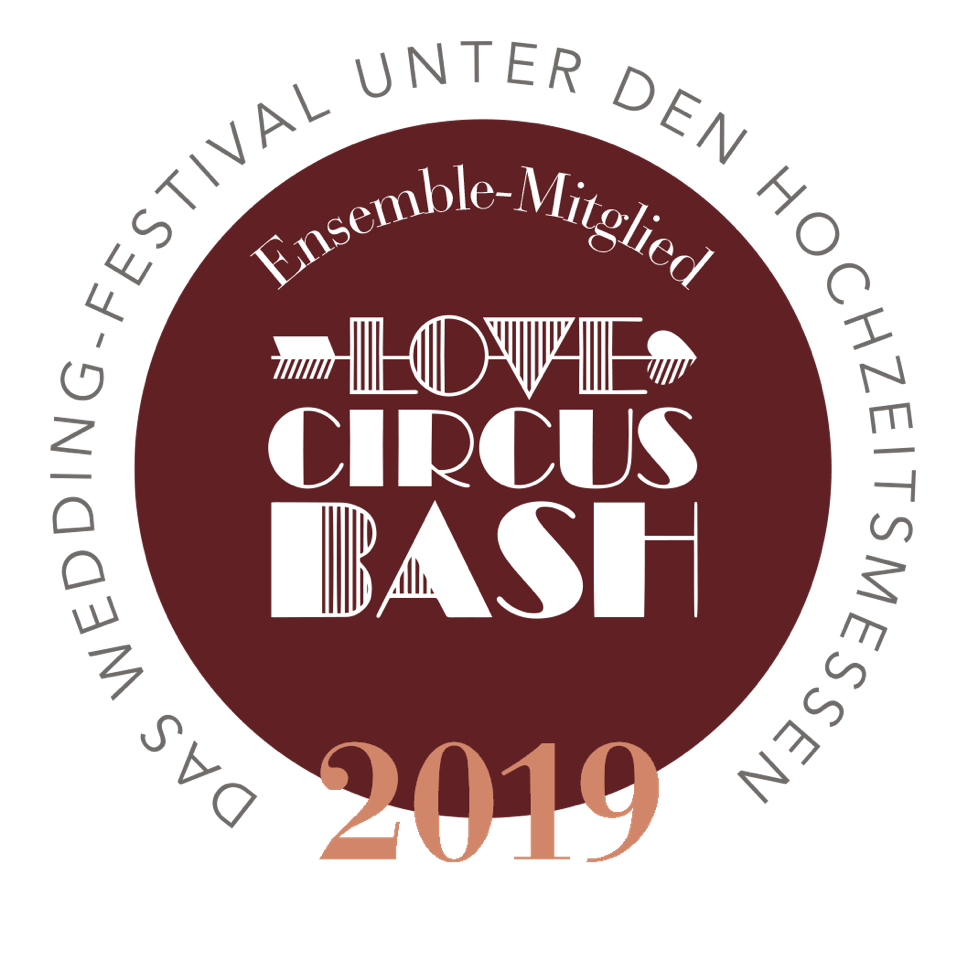 Hochzeitsmesse in Berlin, Love Circus Bash Badge Premium, Love Circus Bash Strauß & Fliege