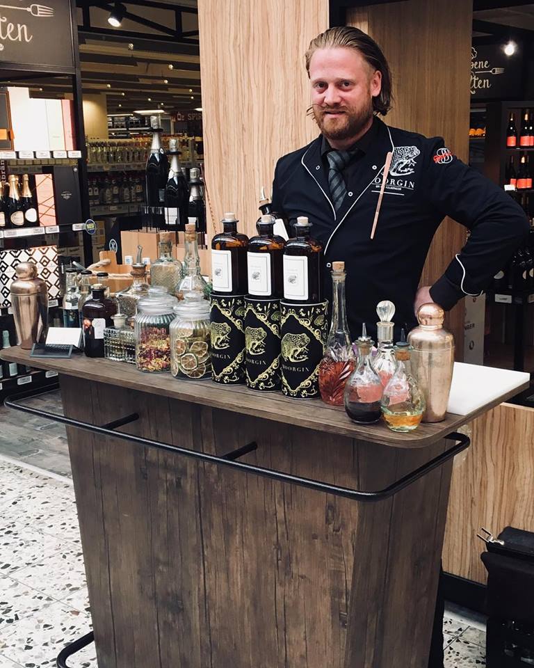 Hochzeitsmesse Rosenheim mit Strauß & Fliege Traurednern: Liquid Agentur Service, Cocktailbar