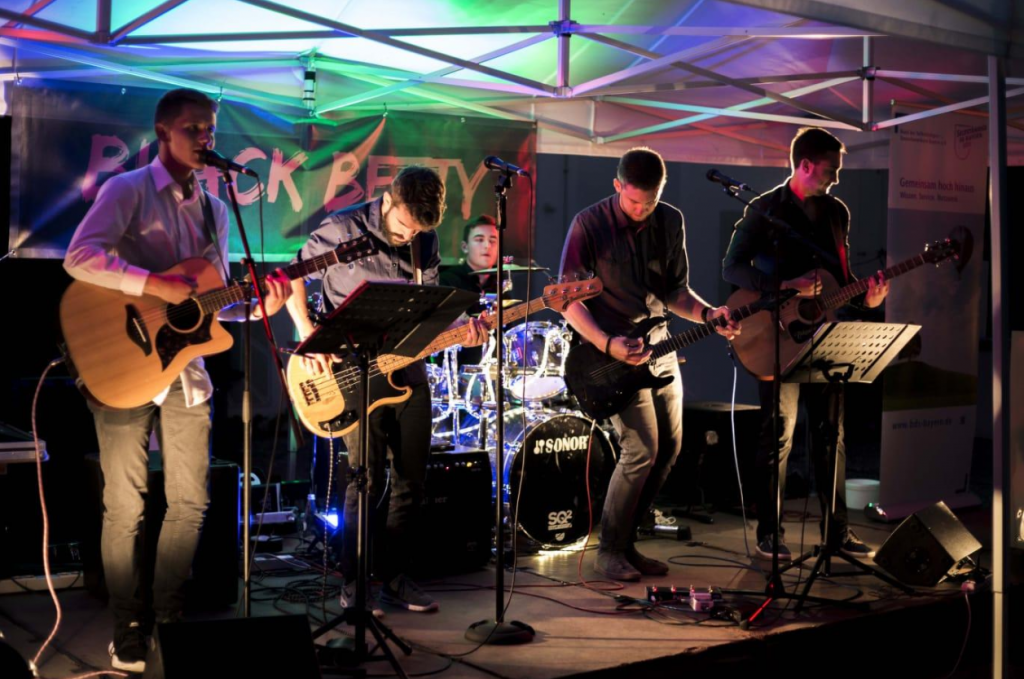 Die Ulmer Coverband Black Betty bringt einen aberwitzigen Sound auf die Bühne