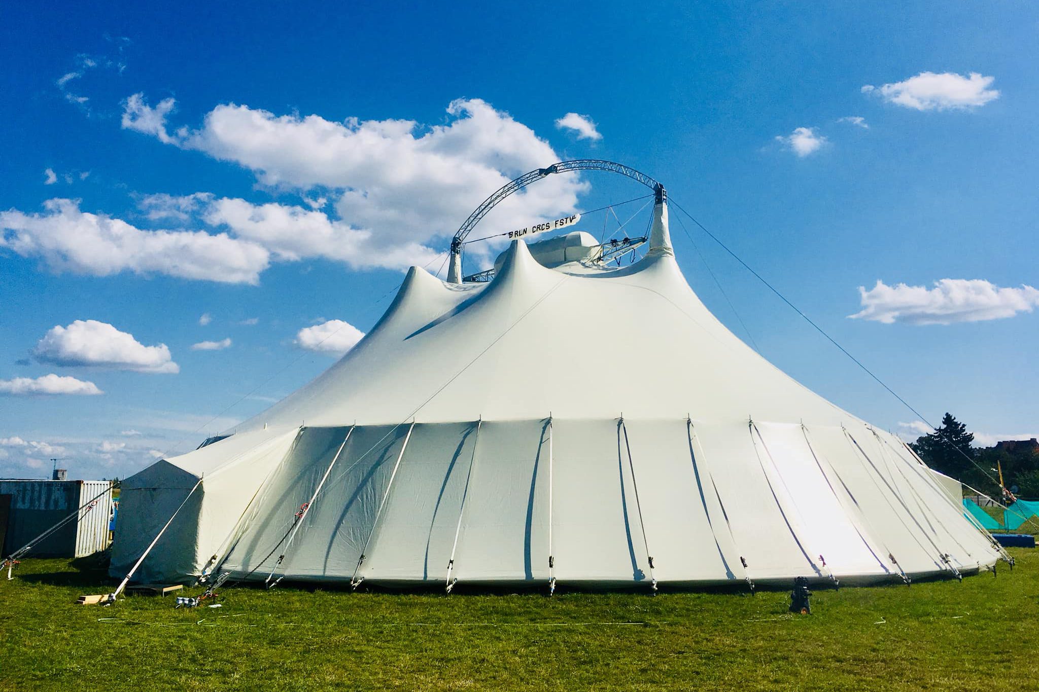 Feiert jetzt Eure Traumhochzeit in diesem Zelt!