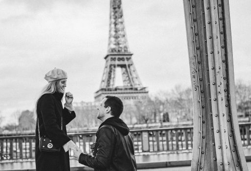 Heiratsantrag unter dem Eifelturm in Paris