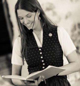 Marina Lessig ist freie Traurednerin bei Strauß & Fliege