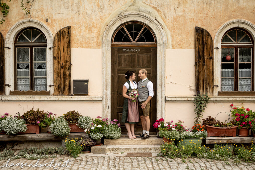 Bayerisches Brautpaar in Tracht
