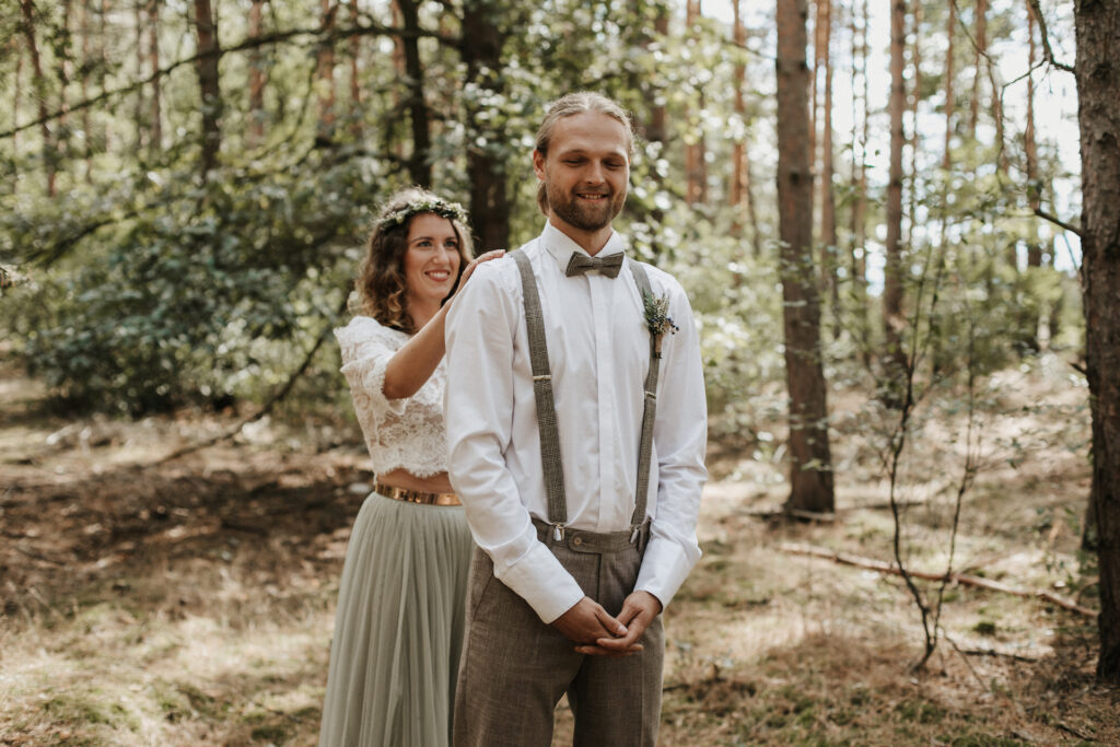 Boho Brautpaar Hochzeit im Wald