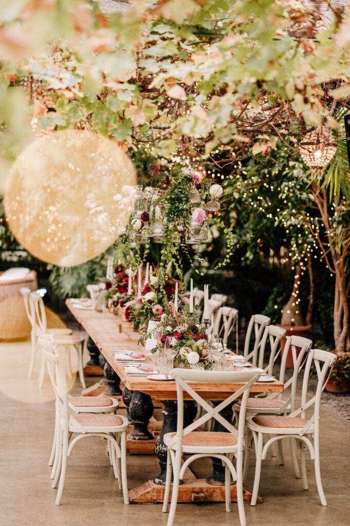 Hochzeit im Gewächshaus schafft besonderes Ambiente | Strauß & Fliege