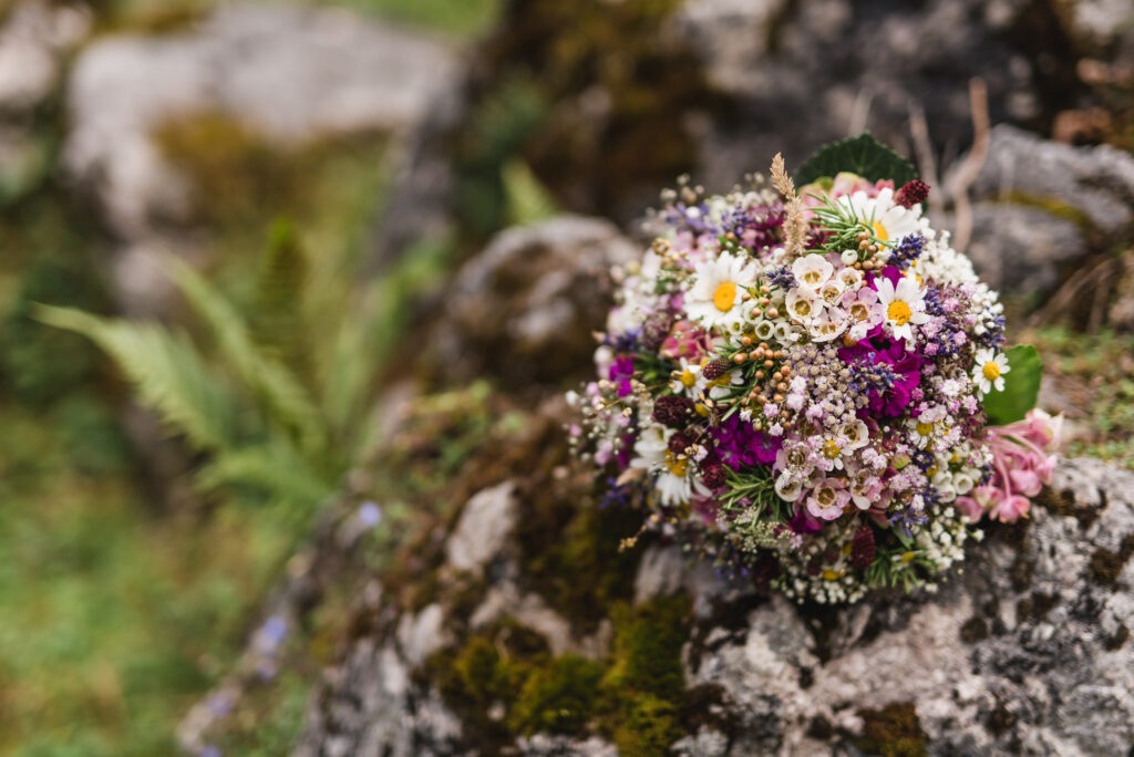 Brautstrauß Wildblumen | Blumenstrauß Hochzeit | Strauß & Fliege