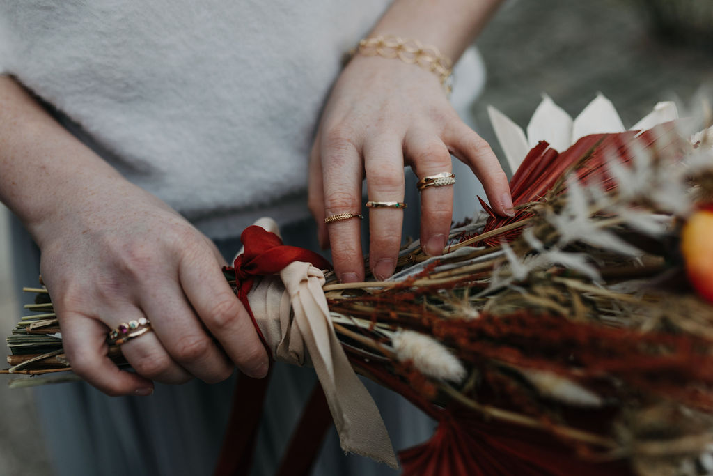 Boho Braut Accessoires und Strauß | Strauß & Fliege