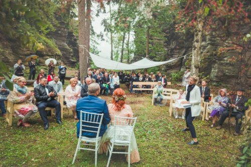 Freie Trauung im Wald und im Regen | Harry Potter Hochzeit | Strauß & Fliege