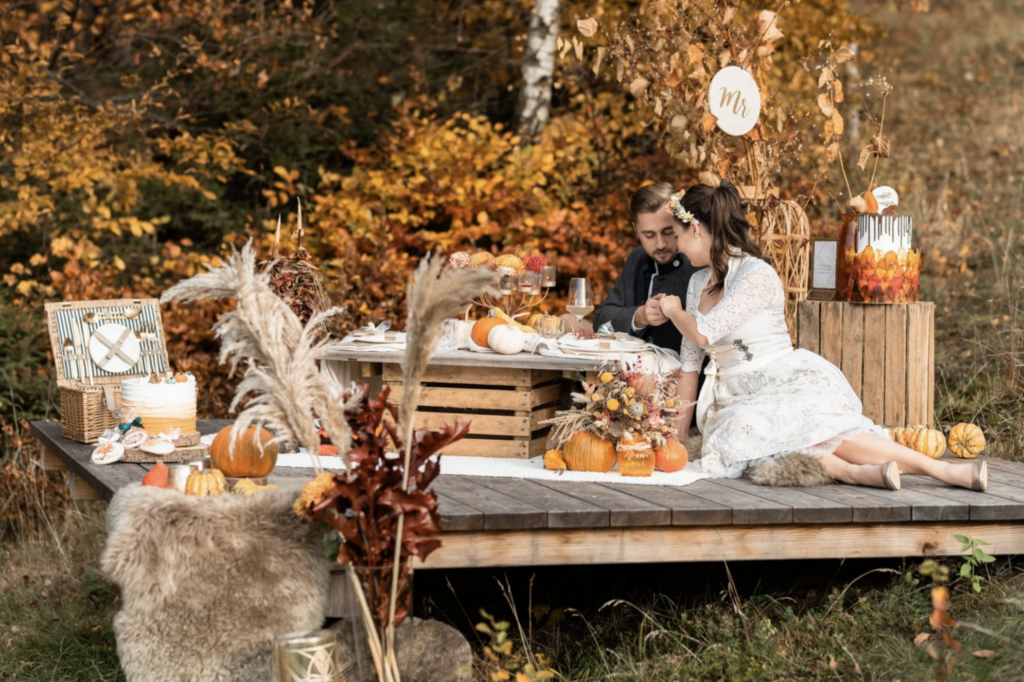 Herbsthochzeit | Freie Trauung mit Picknick | Strauß & Fliege