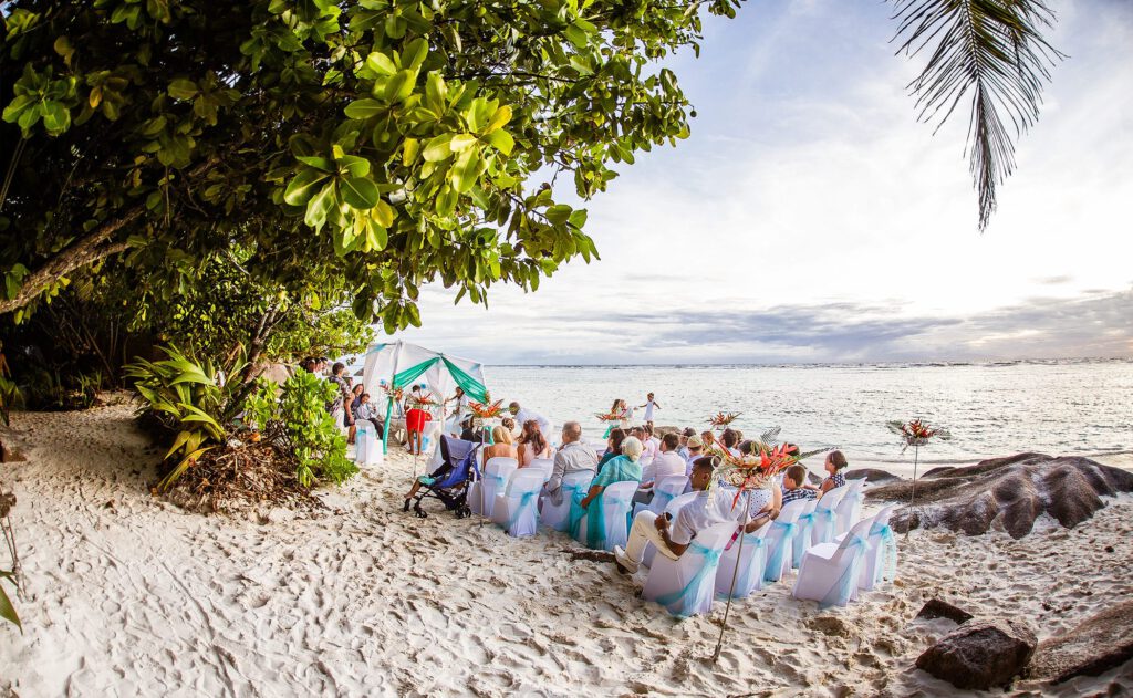 Freie Trauung im Ausland | Destination Wedding Seychellen | Strauß & Fliege