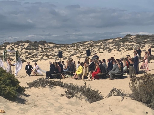 Freie Trauung am Strand von Portugal | Traurednerin Carola Viktoria | Strauß & Fliege