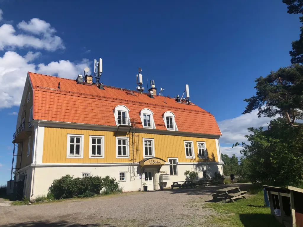 Freie Trauung in Finnhamn (Schweden) mit Traurednerin Elna Lindgens | Strauß Fliege