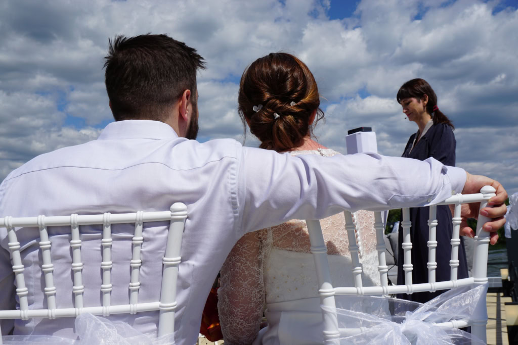 Freie Trauung mit Hochzeitsrednerin Kassandra Knebel aus Berlin | Strauß & Fliege